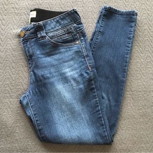 Democracy “Ab” Technology Jeans Dark Wash Denim Stretchy Size 6